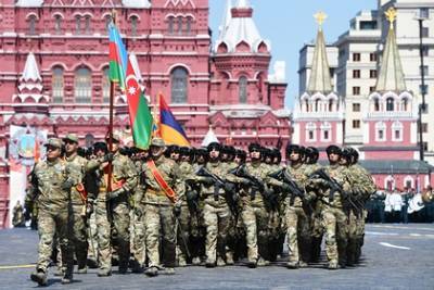 Азербайджанцы массово захотели пойти в армию на фоне конфликта с Арменией