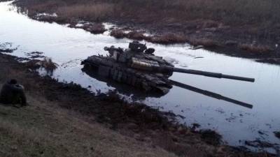 На Украине рассказали, как бракованные танки ВСУ тонут в окопах во время дождя