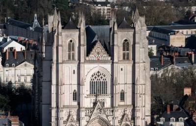 Во Франции задержали подозреваемого в поджоге собора Святых Петра и Павла