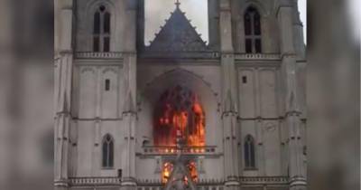 Стало известно о задержании подозреваемого в умышленном поджоге собора в Нанте