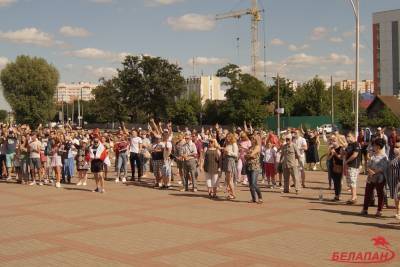 Первый избирательный пикет Тихановской в Могилеве собрал около 500 человек