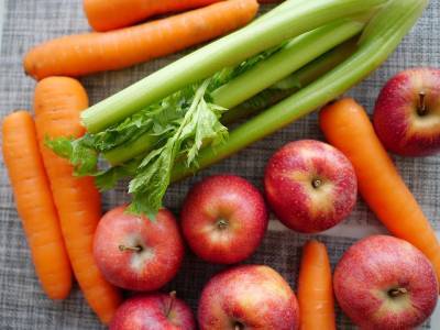 Эксперты: Жаркое лето в РФ может вызвать удорожание овощей и фруктов