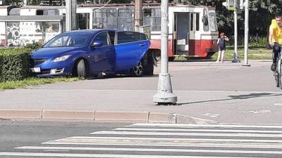 На перекрестке Культуры и Луначарского столкнулись два автомобиля