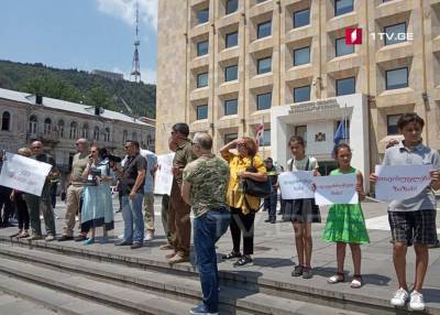 Семья задержанного Зазы Гахеладзе провела протестную акцию в Тбилиси