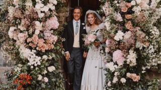 Свадебные фото принцессы Беатрис и Эдоардо Мапелли-Моцци: есть королева, но нет принца Эндрю
