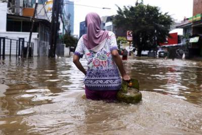 Около 40 погибших: в Индонезии наводнения спровоцировали оползни