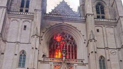 Во Франции полиция задержала одного человека по делу о пожаре в соборе Святого Петра и Павла