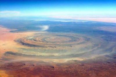 В NASA показали, как выглядит "Глаз Сахары" из космоса (фото)