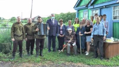 В Каменском районе ветерана войны поздравили с днем рождения