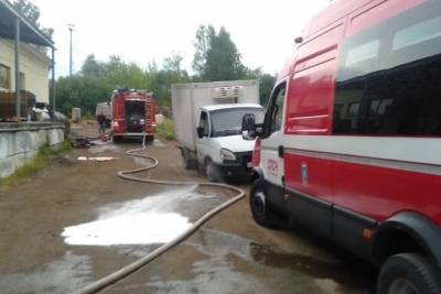 При пожаре на складе ГСМ в Екатеринбурге пострадал человек
