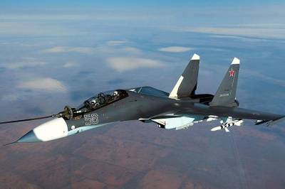 В Сети показали видео, как российский Су-30МКМ выиграл воздушный учебный бой сразу у трех F-18