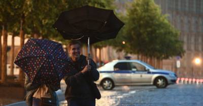 Москвичам предрекли дождливое начало рабочей недели