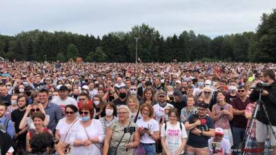 В Минске более 7500 человек пришли на агитационный пикет соперников Лукашенко