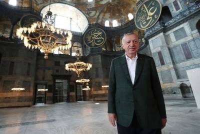 Эрдоган посетил превращенный в мечеть собор Святой Софии