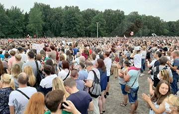 ВВС: Пикет Тихановской в Минске собрал десятки тысяч человек