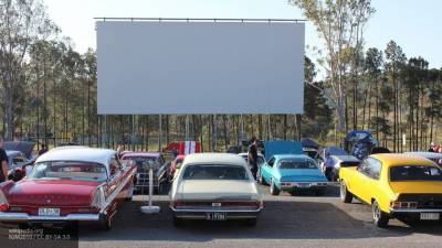 Более 300 автомобилей приехали в новый открытый кинотеатр в Москве