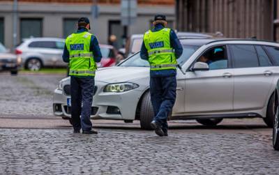 Полиция Латвии не дремлет: заведено два дела о нарушении самоизоляции в связи с COVID-19