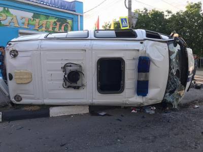 В Батайске ВАЗ влетел в служебный автомобиль полиции, пострадал 5-летний ребенок