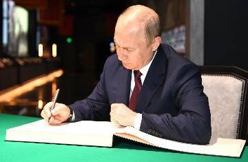 Белковский считает, что срежиссированное голосование по поправкам в Конституцию не поможет застолбить Путину место в учебнике истории