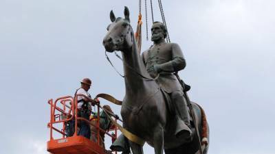 В Ричмонде, штат Вирджиния, демонтировали памятник генералу Конфедерации Джексону