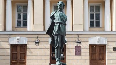 Памятник Горькому авторства Мухиной отреставрируют в Москве