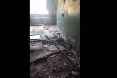 Жители Канска показали чудовищные условия в общежитии после потопа
