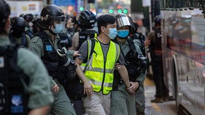 В Гонконге задержали подозреваемого в нападении на полицейского
