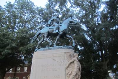 В Ричмонде снесли памятник генералу конфедератов Джексону