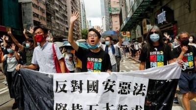 На улицы Гонконга вышли тысячи протестующих против закона о нацбезопасности