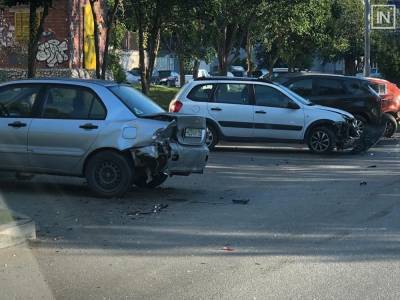 В Екатеринбурге водитель BMW протаранил четыре автомобиля на парковке