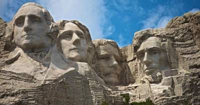 Памятник отцам-основателям на горе Рашмор в США предлагают снести