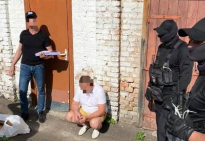 В Ровенской области прокурора поймали на взятке за закрытие дел в отношении полицейского