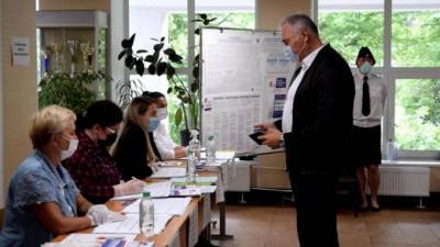 Руководители Выборгского района приняли участие в голосовании по поправкам в Конституцию