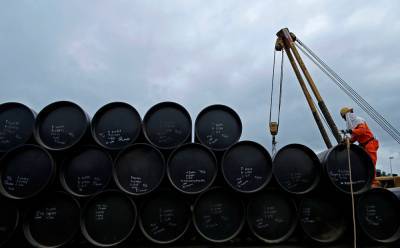 Стоимость нефти растет на новостях о сокращении запасов в США