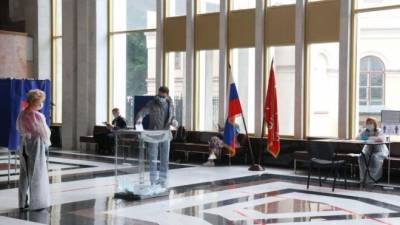 Цеков: россияне поддержали поправки в Конституцию из-за доверия к власти