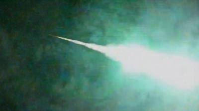 В небе над Японией взорвался метеор - видео