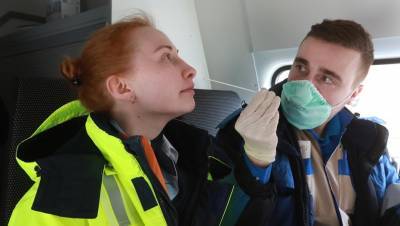 Тесты на коронавирус второй день подряд сдают 16 тыс. петербуржцев