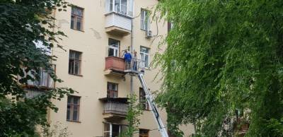 Никто не пострадал: в Воронеже от дома оторвалась опора бетонной плиты