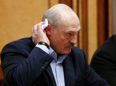 Лукашенко, заигрывая с Западом, ходит по «лезвию Майдана»