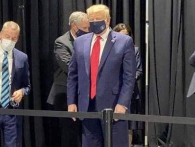 Трамп утверждает, что выглядит в маске как персонаж вестернов