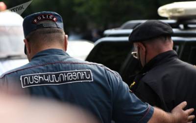 Видят полицейских - делают восьмерки: нарушения правил коронавируса в Армении
