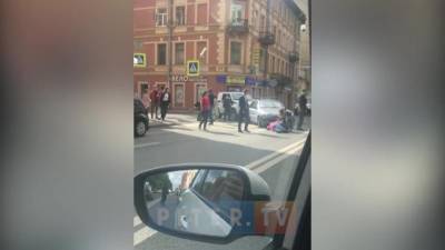 Пешеход попала под колеса автомобиля на "зебре" на Большом Сампсониевском