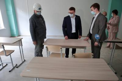 Текслер проверил, как строят новую большую школу в Парковом