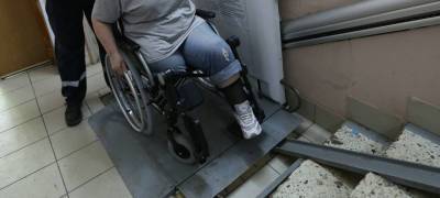 Любопытный житель Карелии сломал подъемник для инвалидов