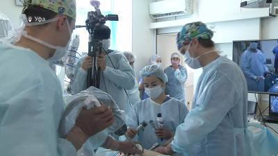 Хирурги Уфы и Москвы провели операцию-соревнование в режиме онлайн