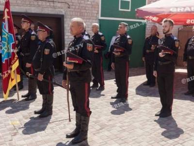 В Мелитополе казаки решили патрулировать улицы. В полиции заявили, что они не имеют права это делать