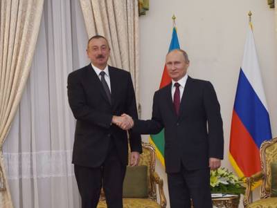 Президенты Азербайджана и России провели телефонный разговор