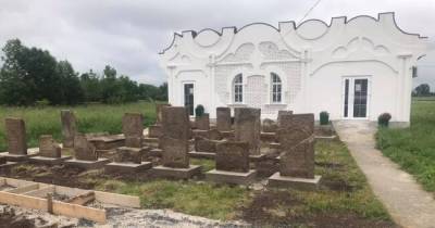 Более 30 еврейских надгробий нашли и установили на известном кладбище под Хмельницким