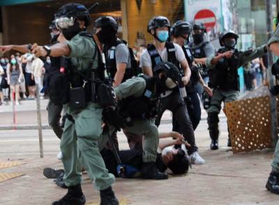 В Гонконге китайские силовики задержали сотни протестующих