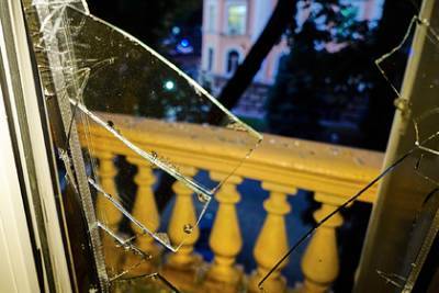 Осколок оконного стекла упал и убил ребенка в Подмосковье